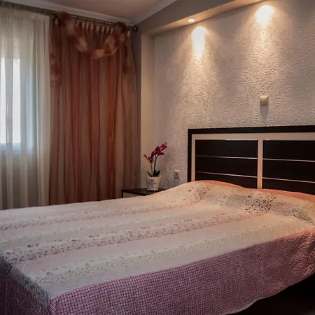 Pagona House * Торони
