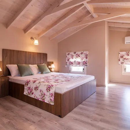 Pagona House *